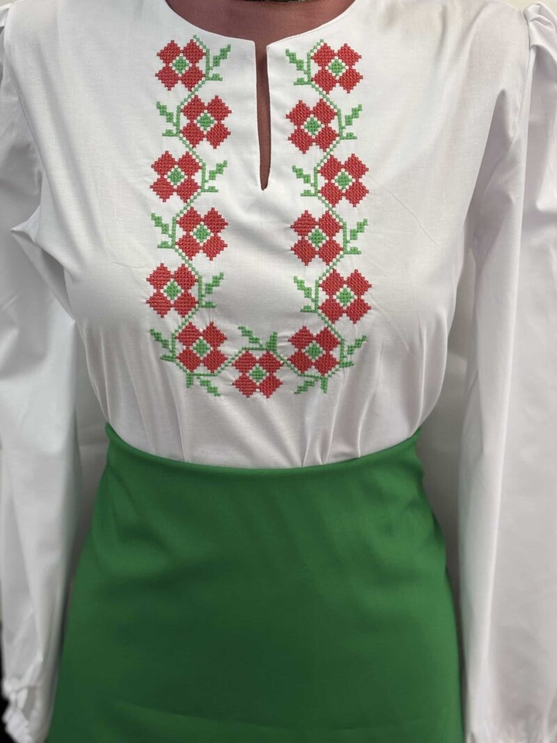 Дамска риза с шевица